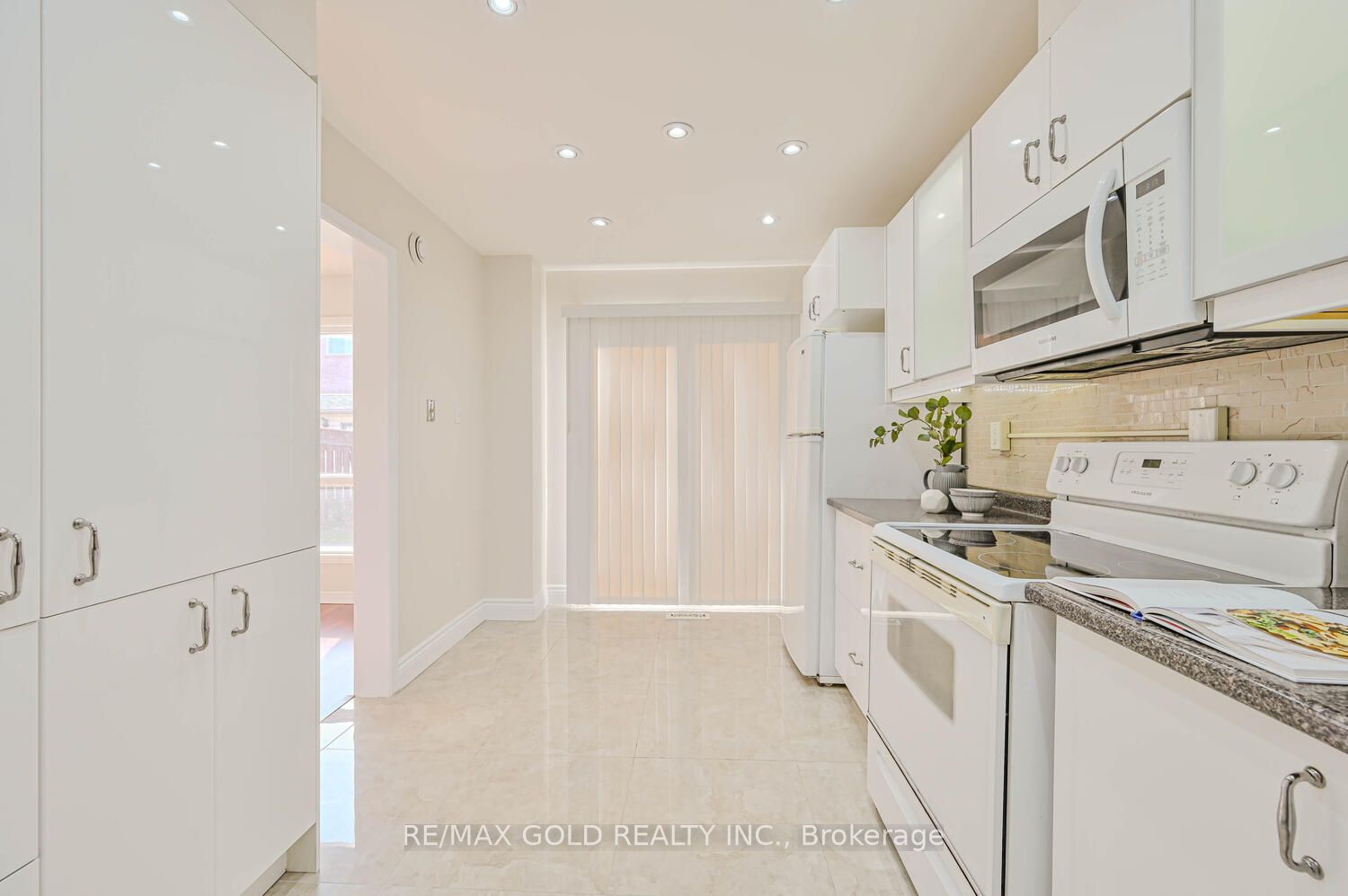 98 Bighorn Cres