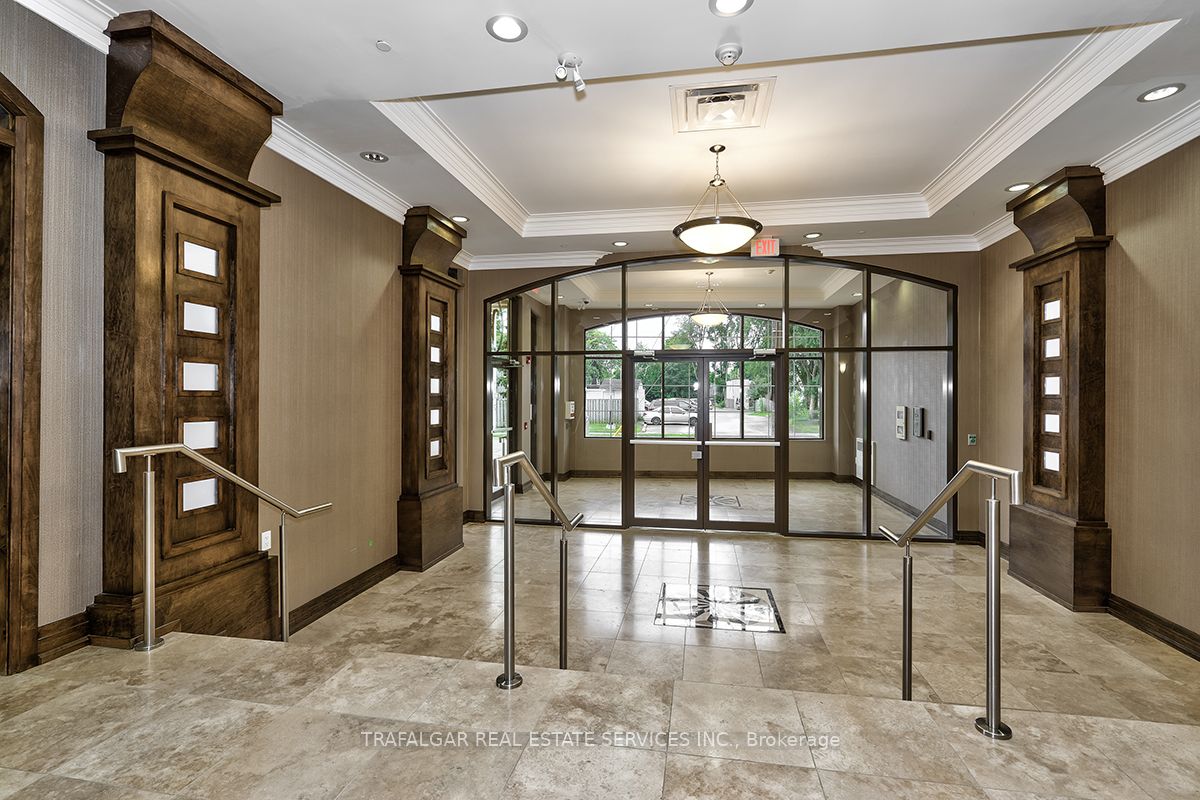 205 Lakeshore Road W #201