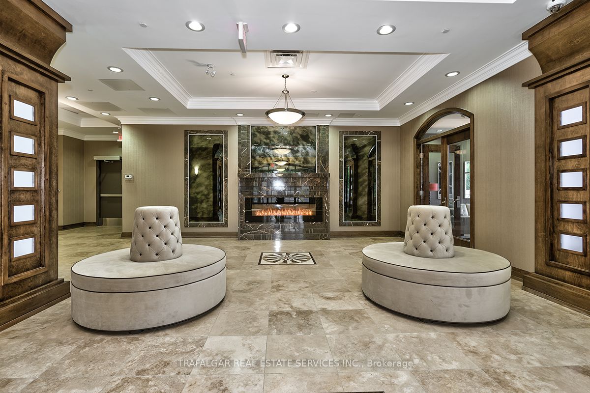 205 Lakeshore Road W #201