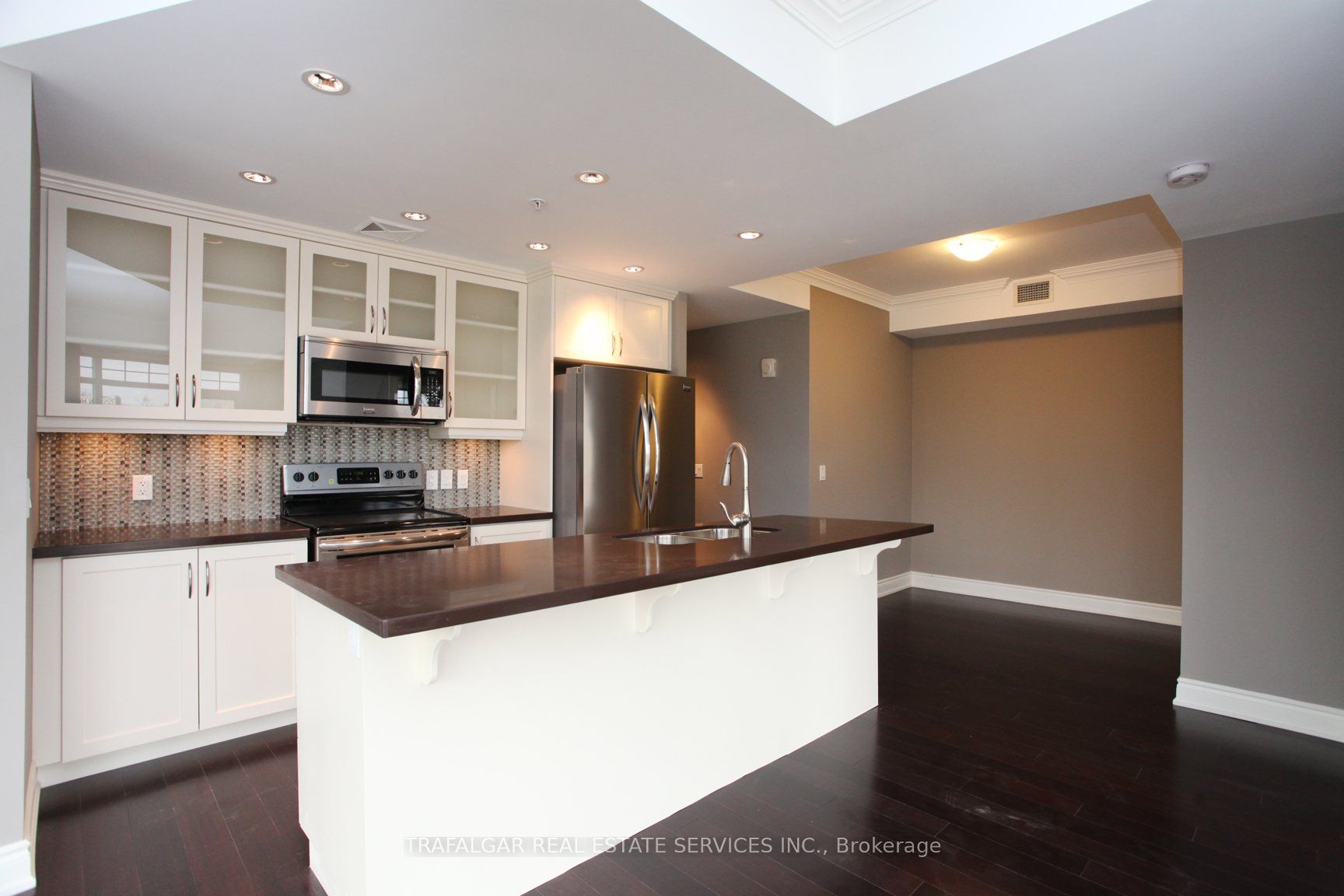 205 Lakeshore Road W #201