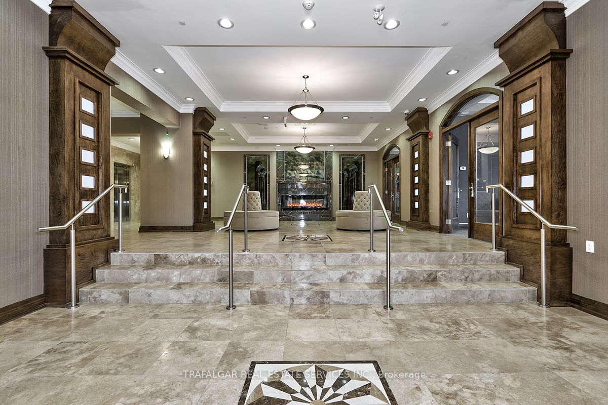 205 Lakeshore Road W #201