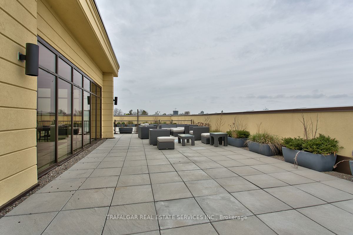 205 Lakeshore Road W #201