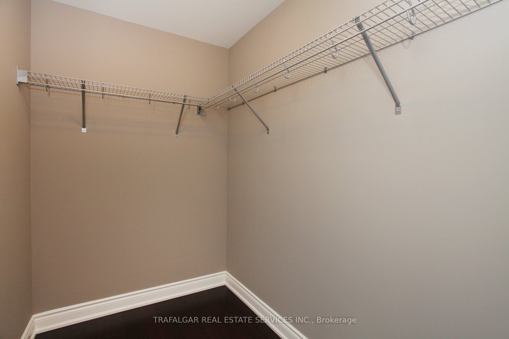 205 Lakeshore Road W #201