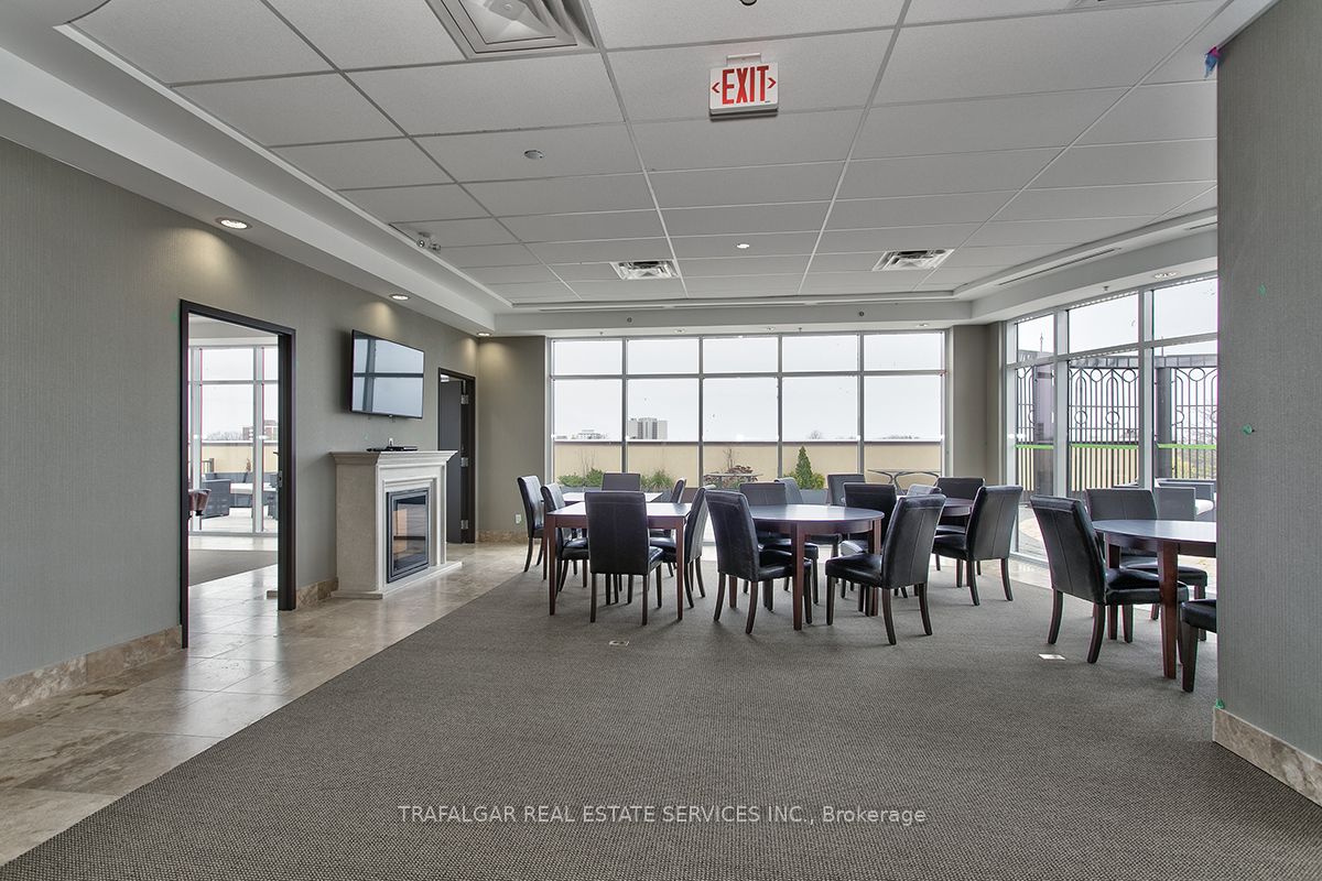 205 Lakeshore Road W #201