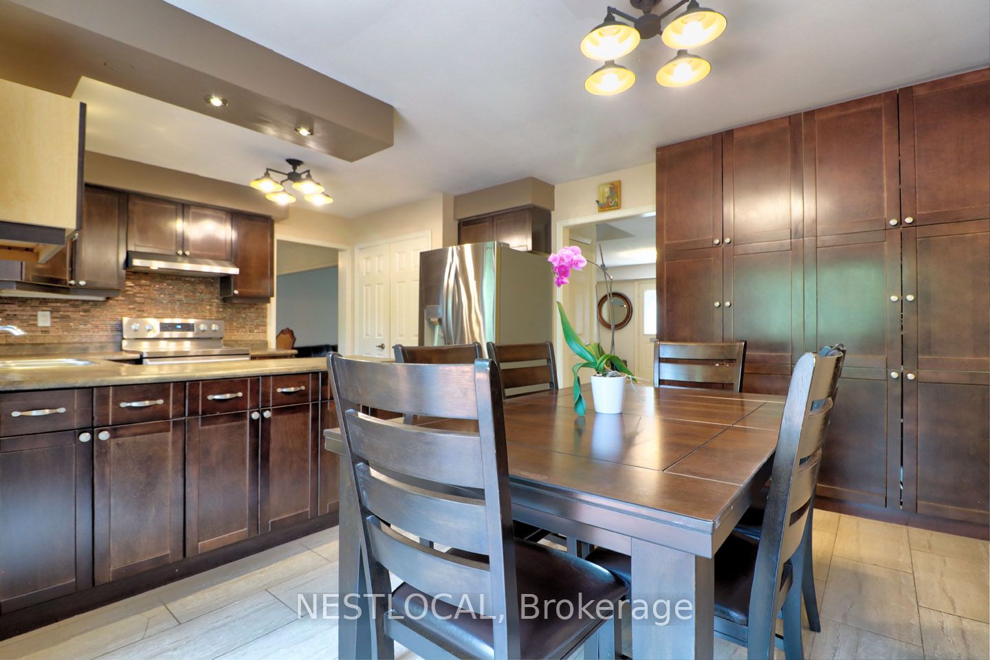 14 Waverly Pl