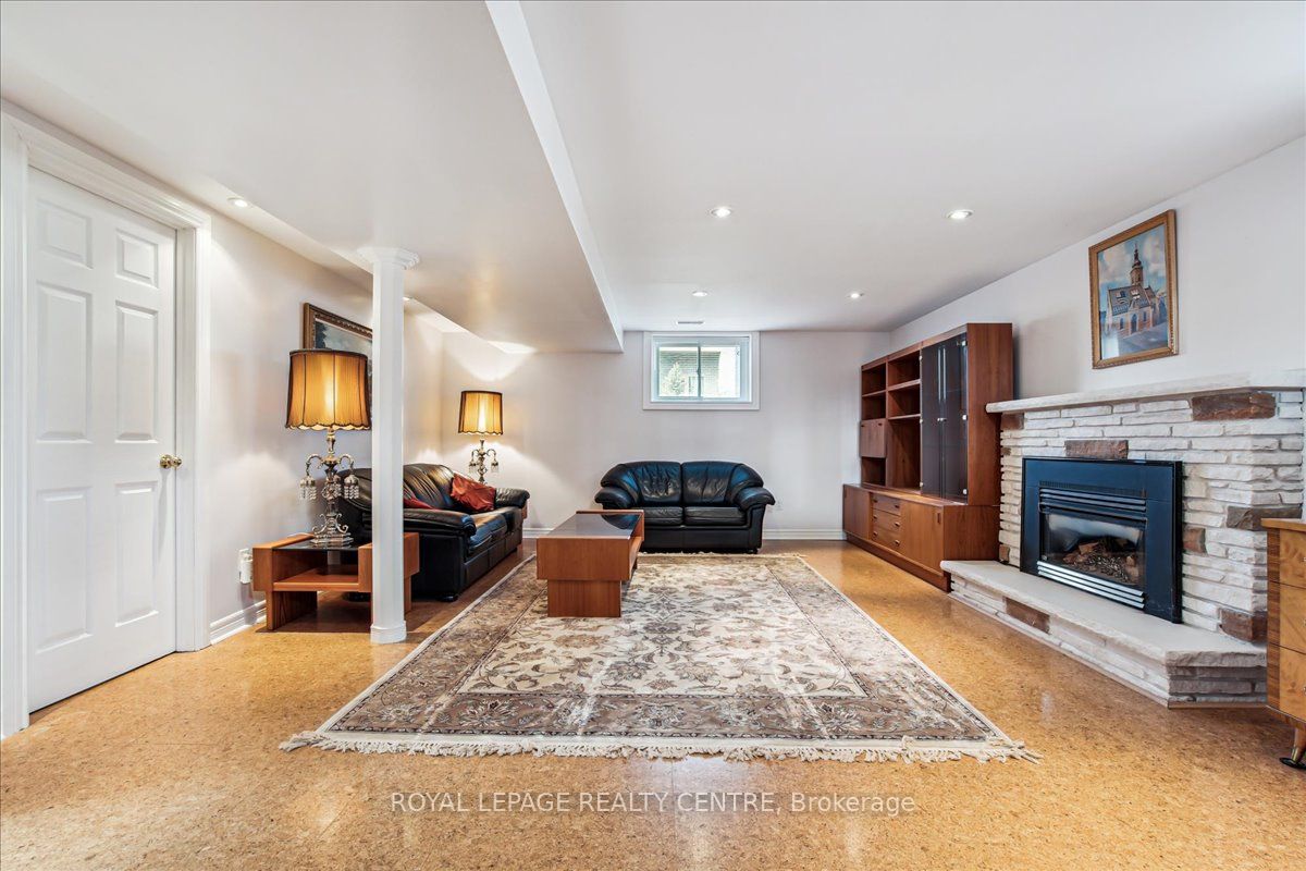 2141 HERRIDGE Drive