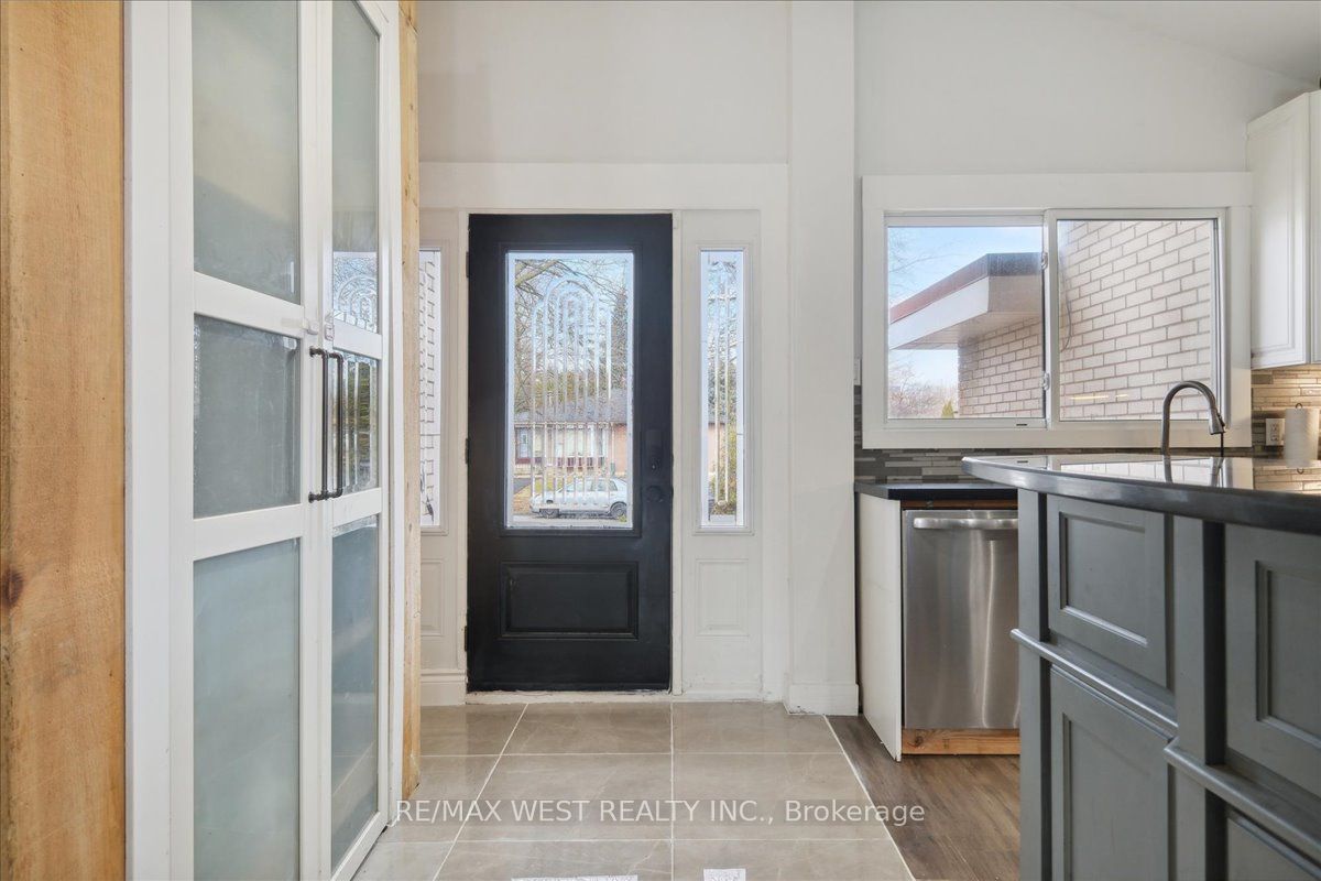 1571 Lewisham Drive