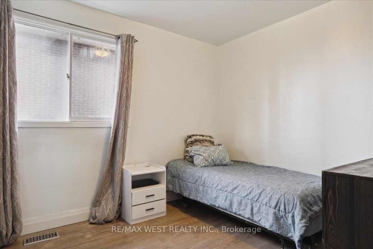1571 Lewisham Drive