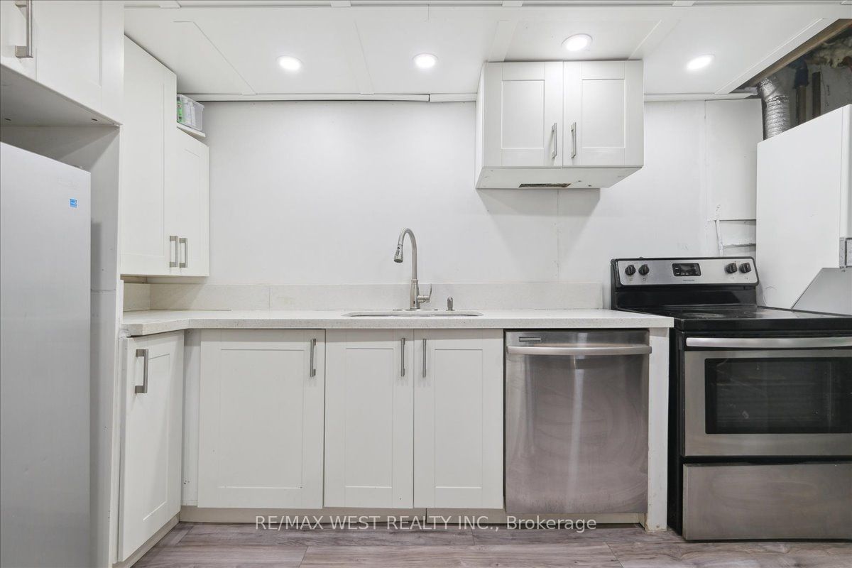 1571 Lewisham Drive