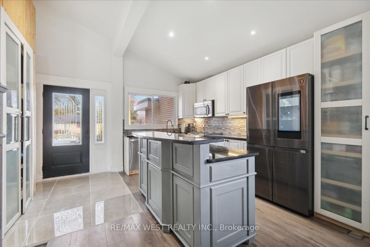 1571 Lewisham Drive