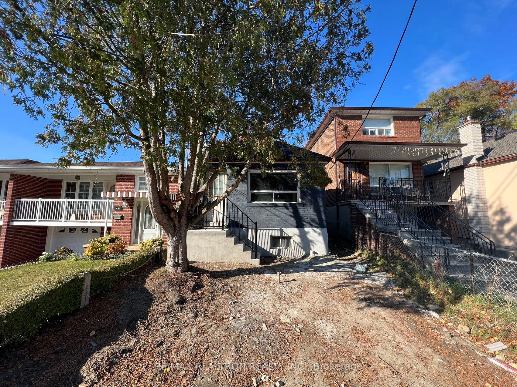 70 Dunraven Dr