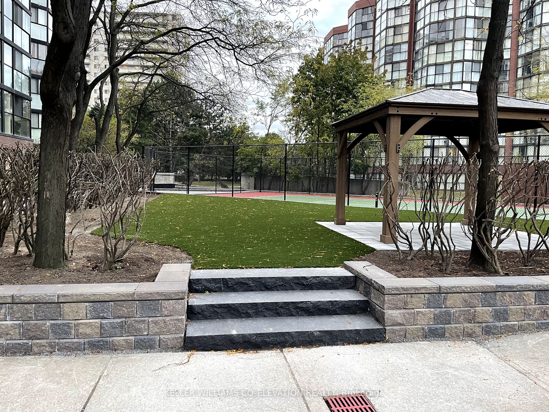 2091 Hurontario Street, #707