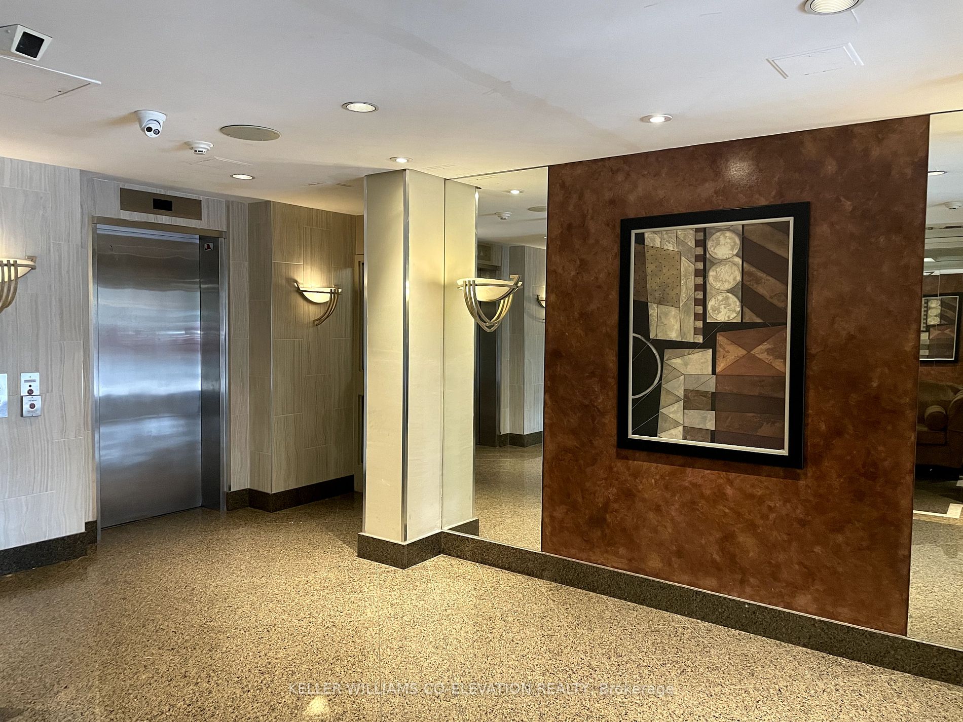 2091 Hurontario Street, #707