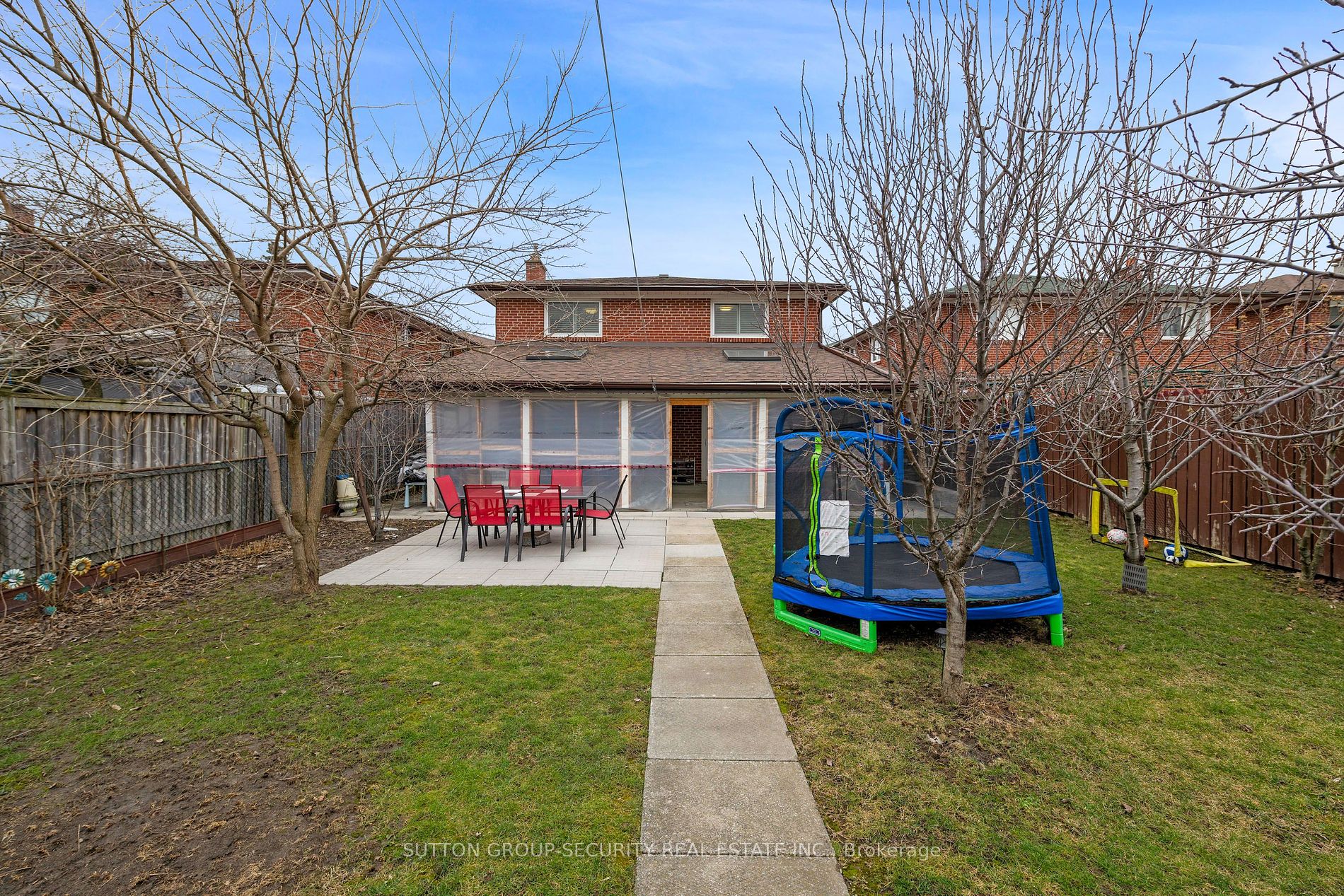 279 Maple Leaf Dr