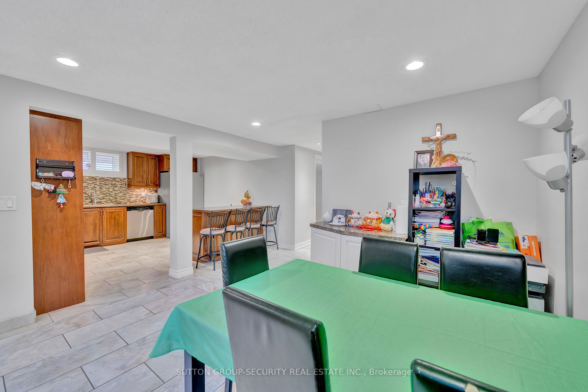 279 Maple Leaf Dr