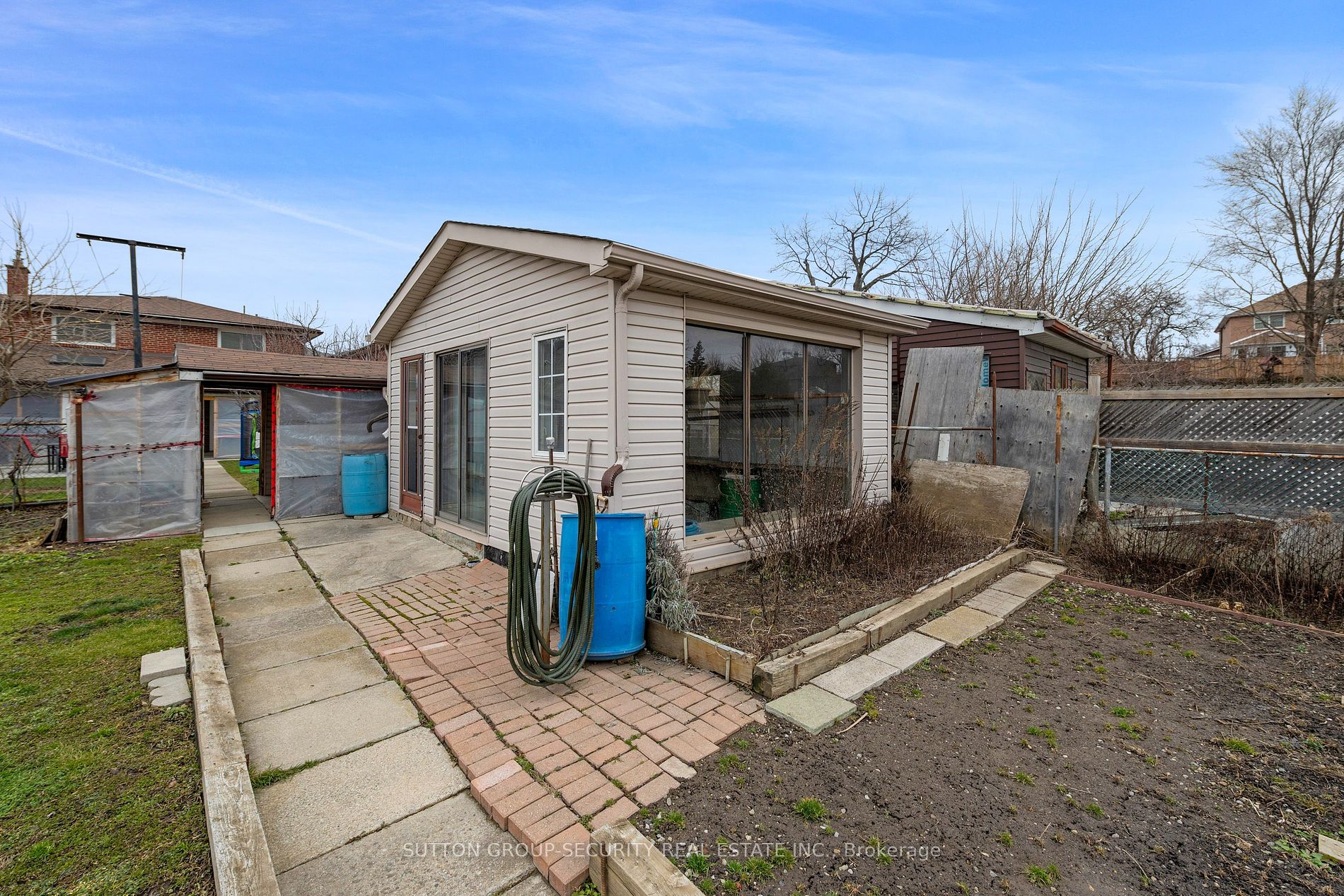 279 Maple Leaf Dr