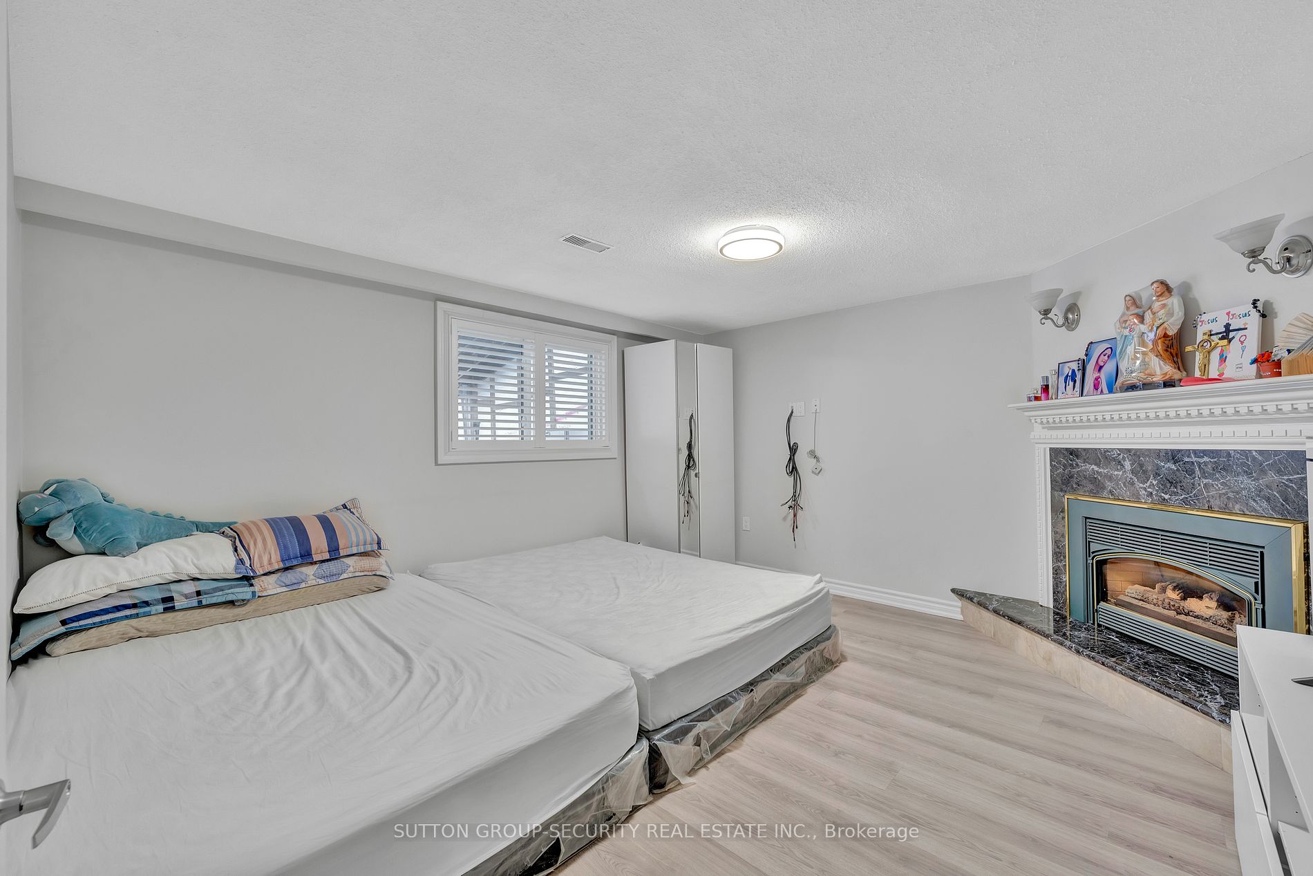 279 Maple Leaf Dr
