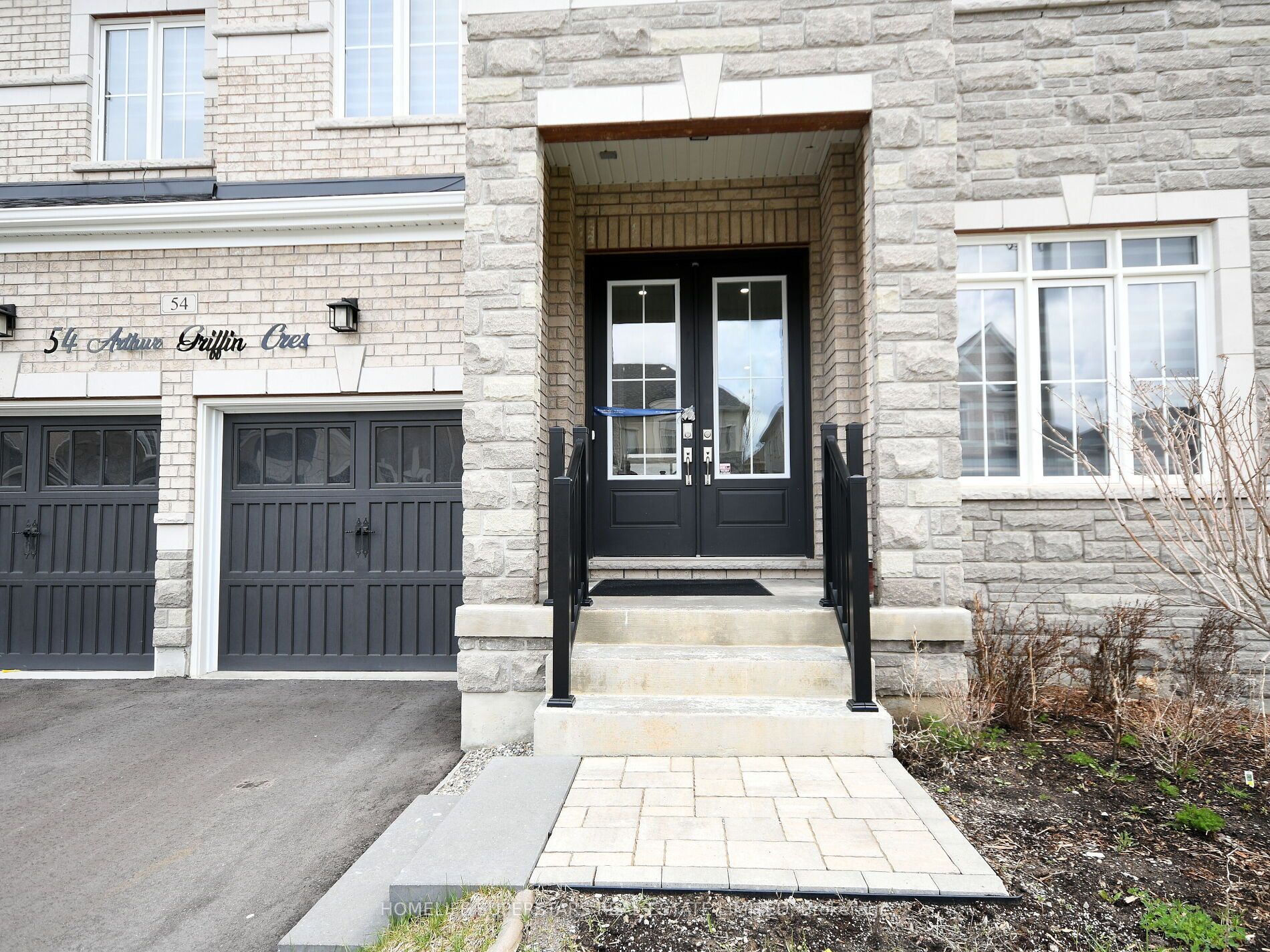 54 Arthur Griifin Cres E