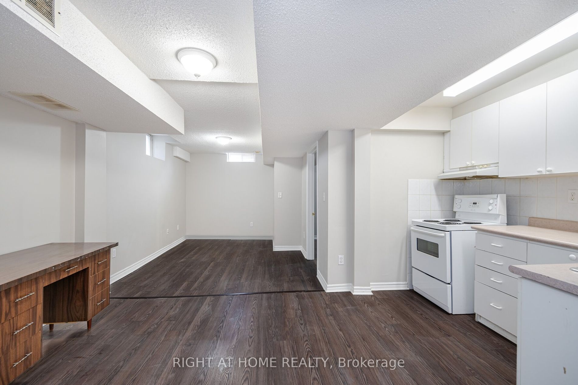 3020 Hawktail Crescent