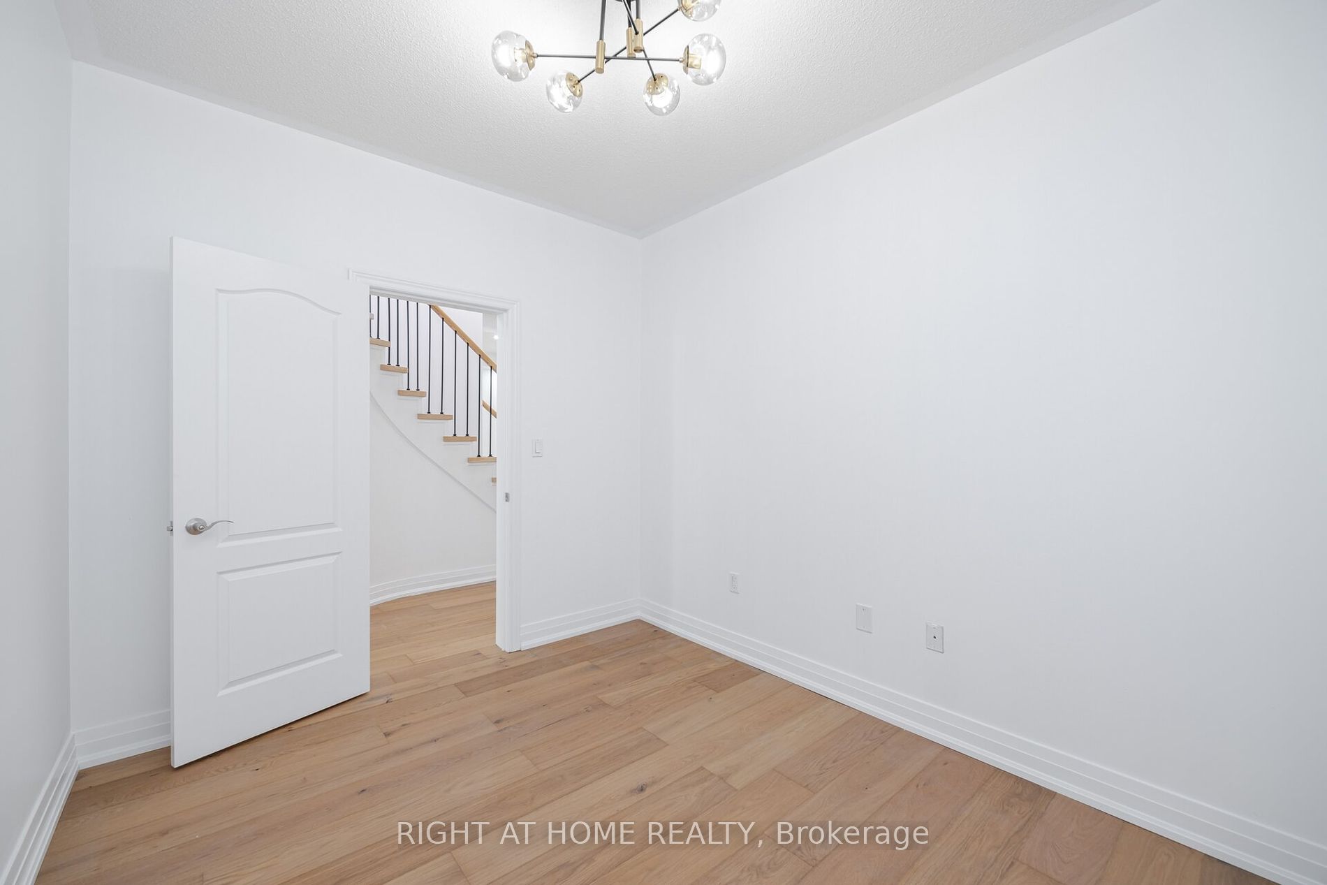 3020 Hawktail Crescent