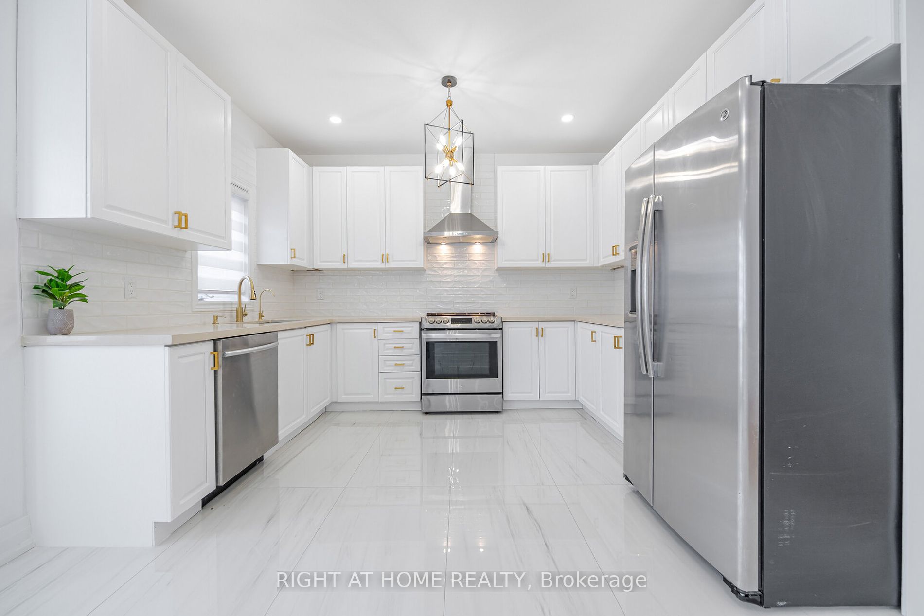 3020 Hawktail Crescent