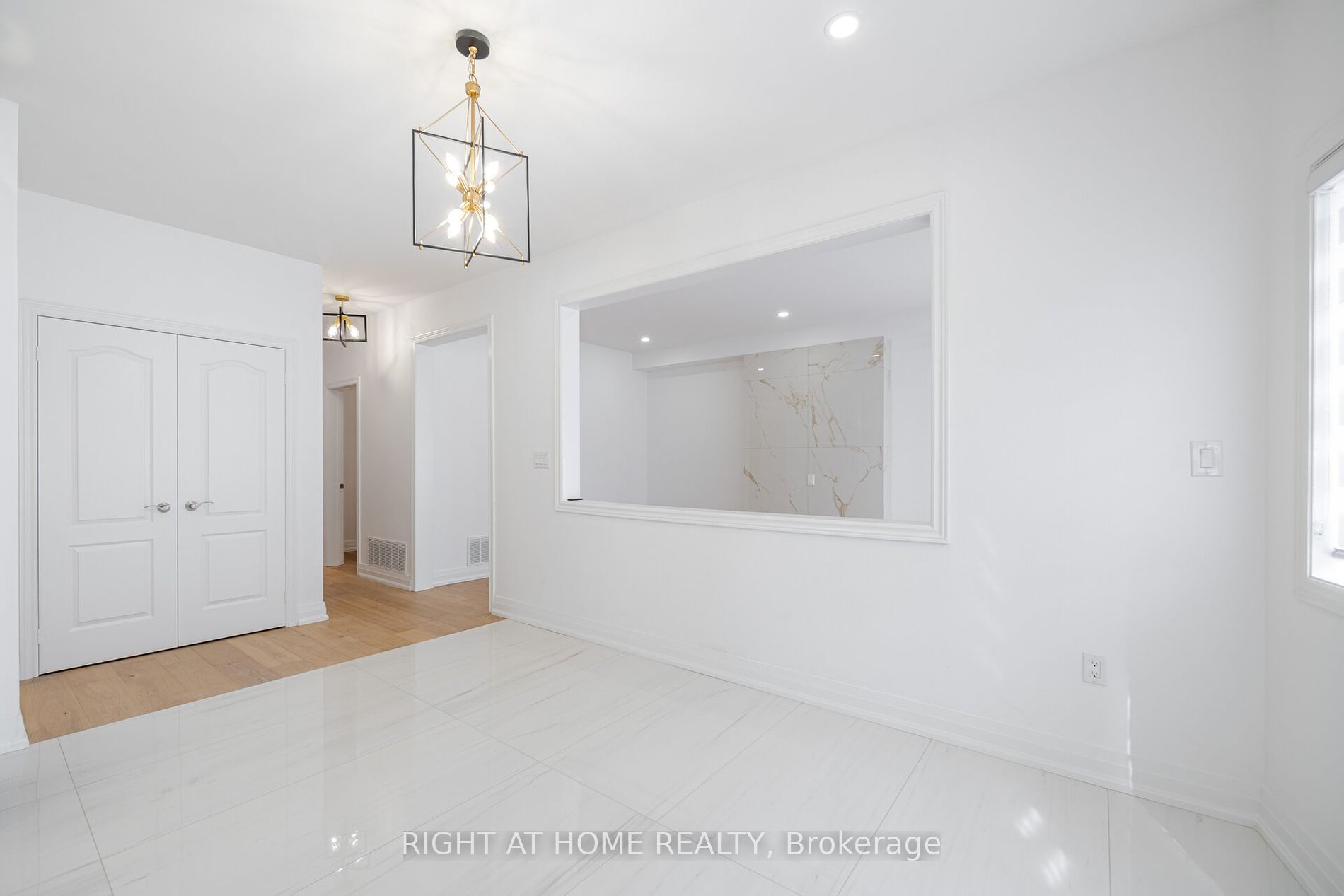 3020 Hawktail Crescent