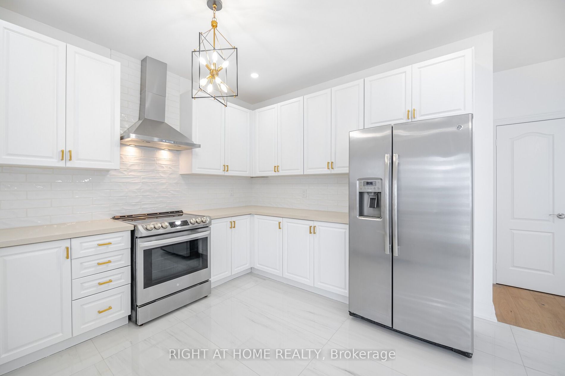3020 Hawktail Crescent