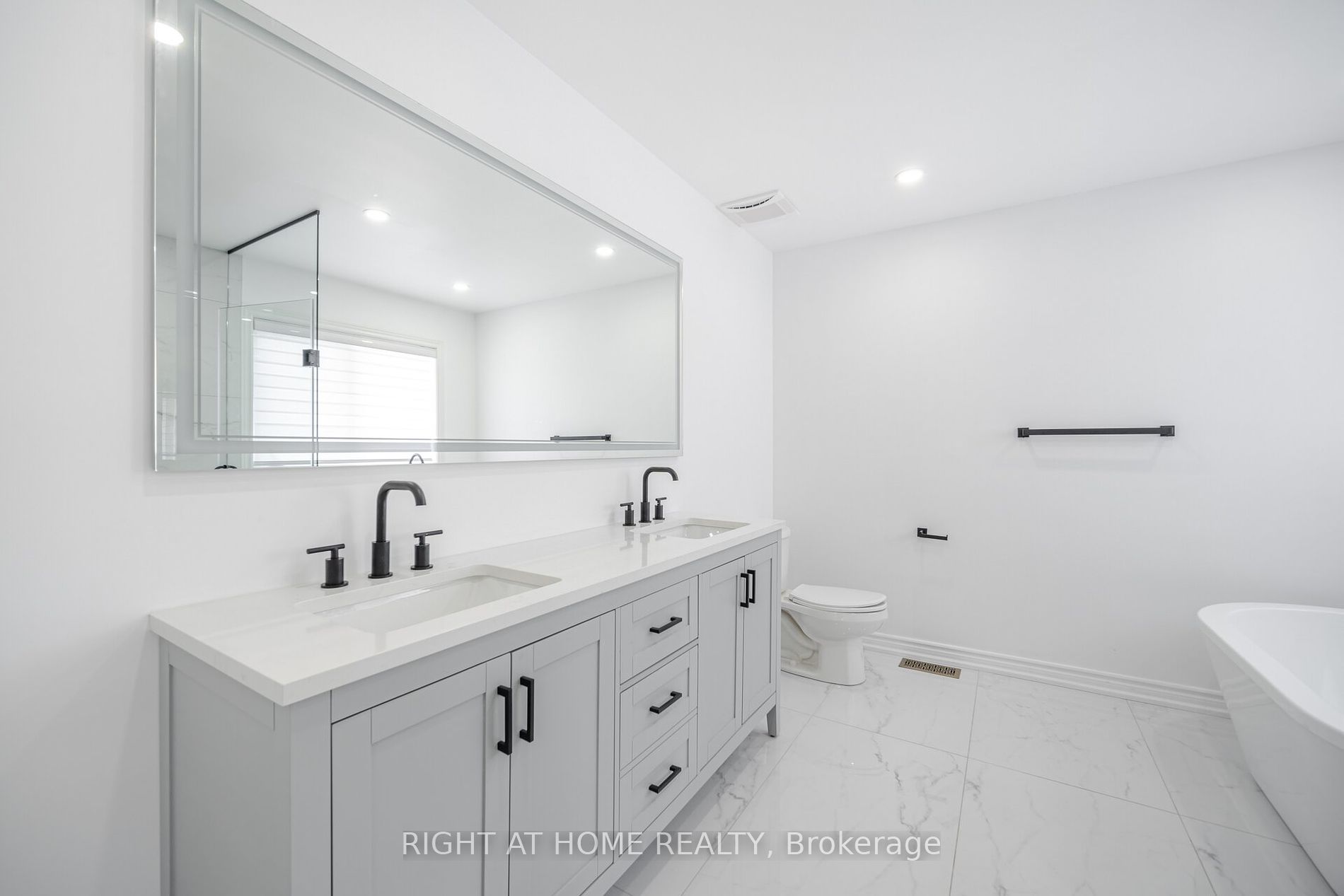 3020 Hawktail Crescent