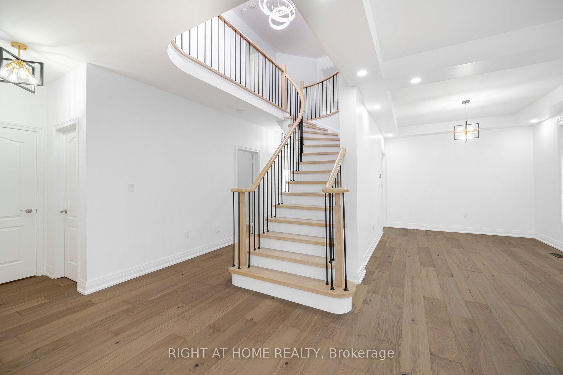 3020 Hawktail Crescent