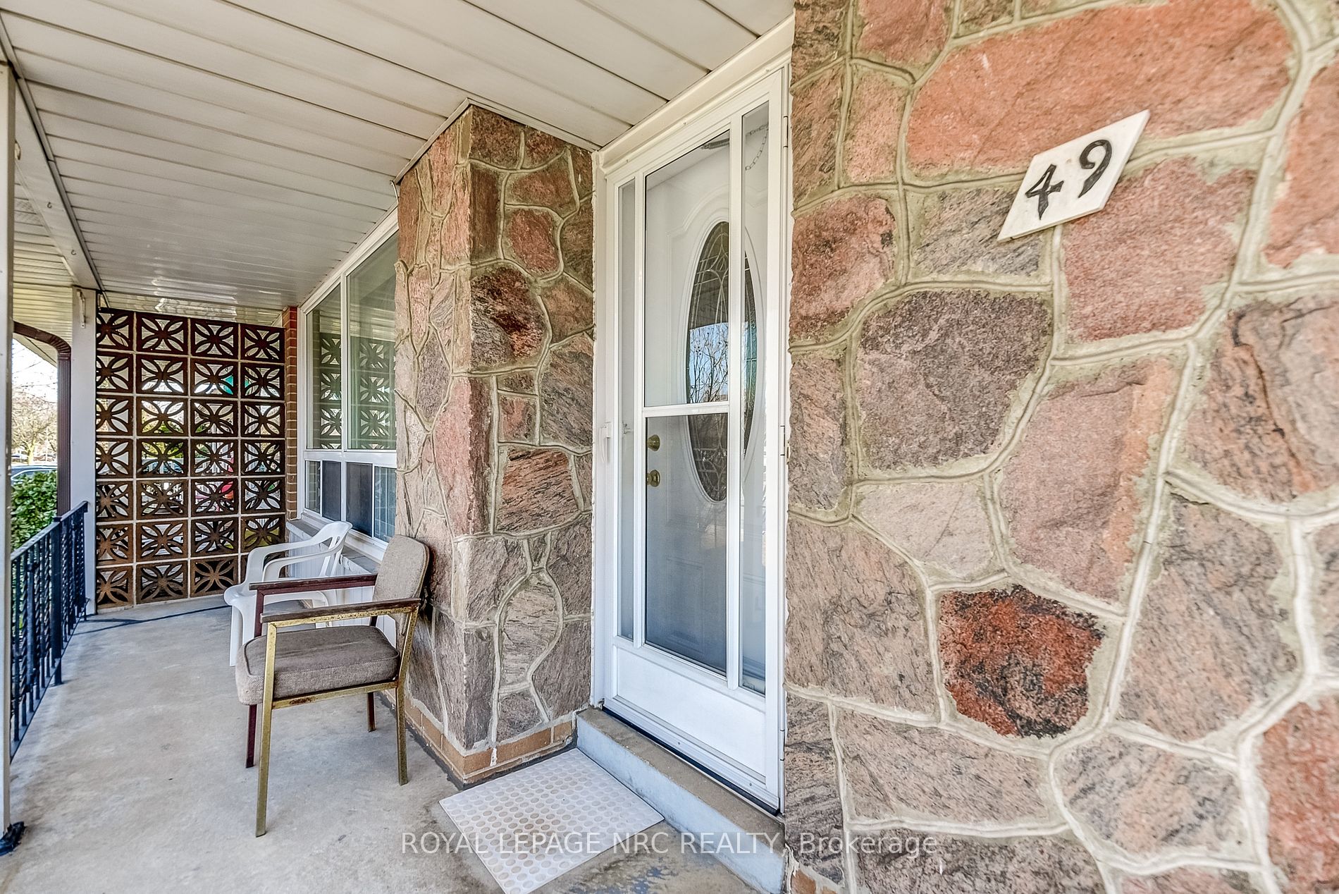 49 Graystone Gdns