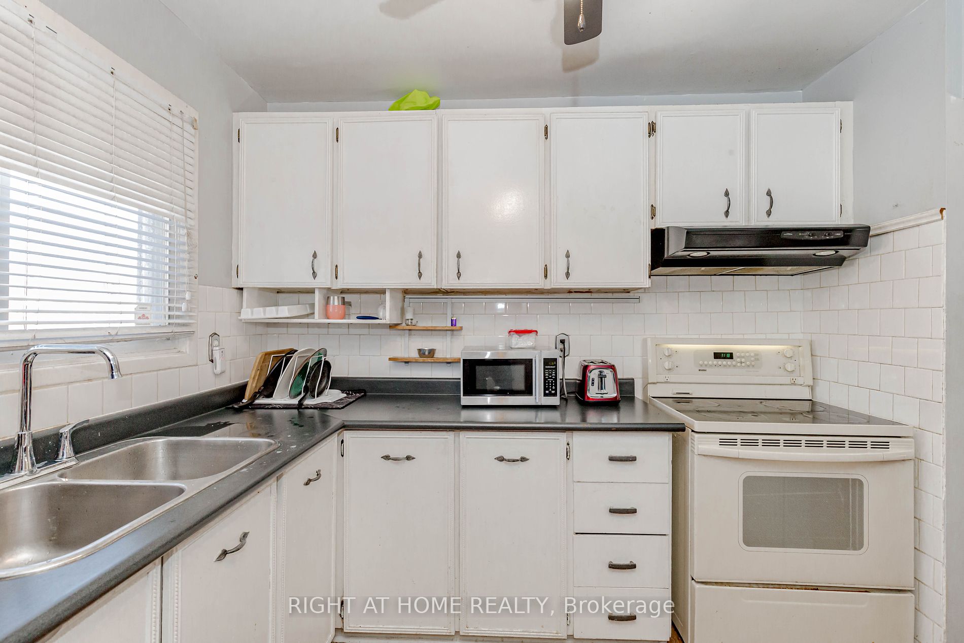 17 Hedley Crt