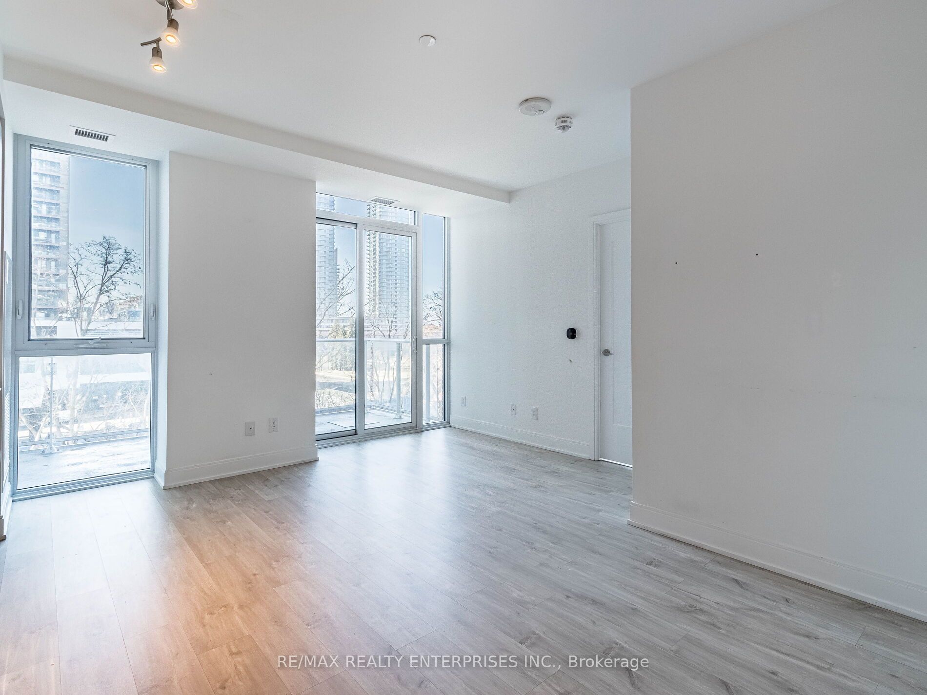 70 Annie Craig Drive #402