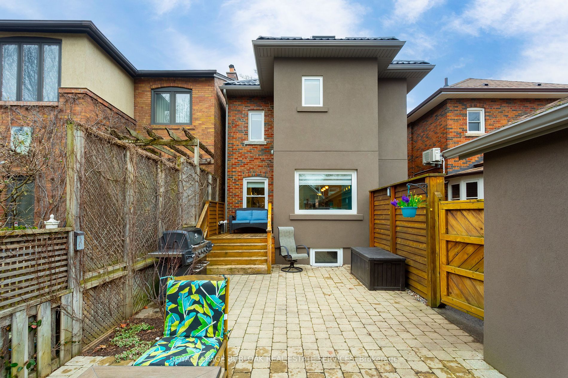 8 Thornhill Avenue