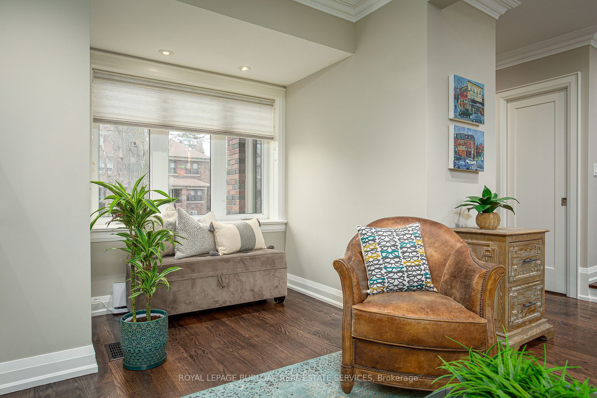 8 Thornhill Avenue