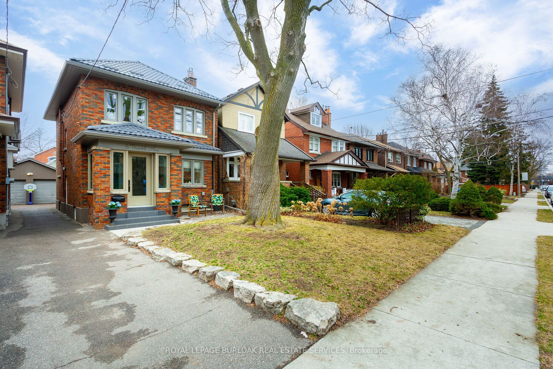 8 Thornhill Avenue