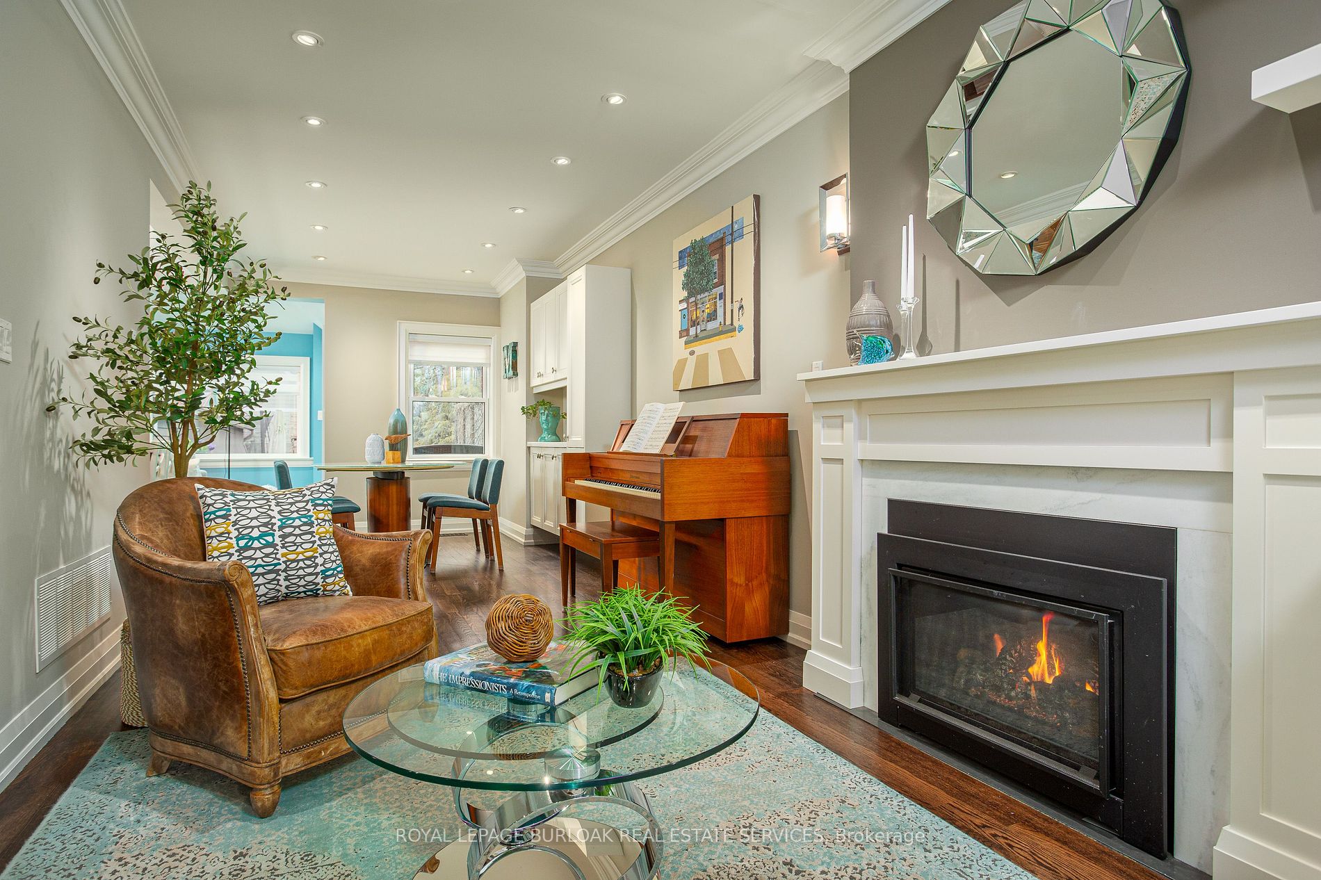 8 Thornhill Avenue