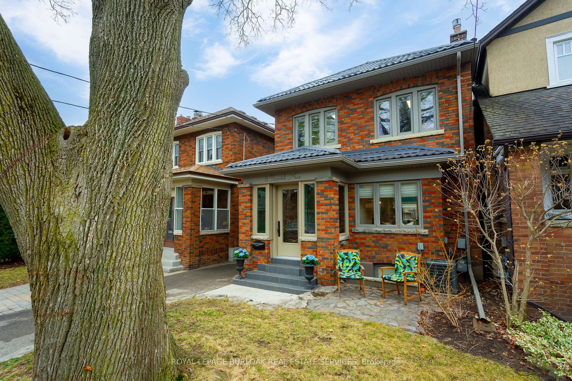 8 Thornhill Avenue