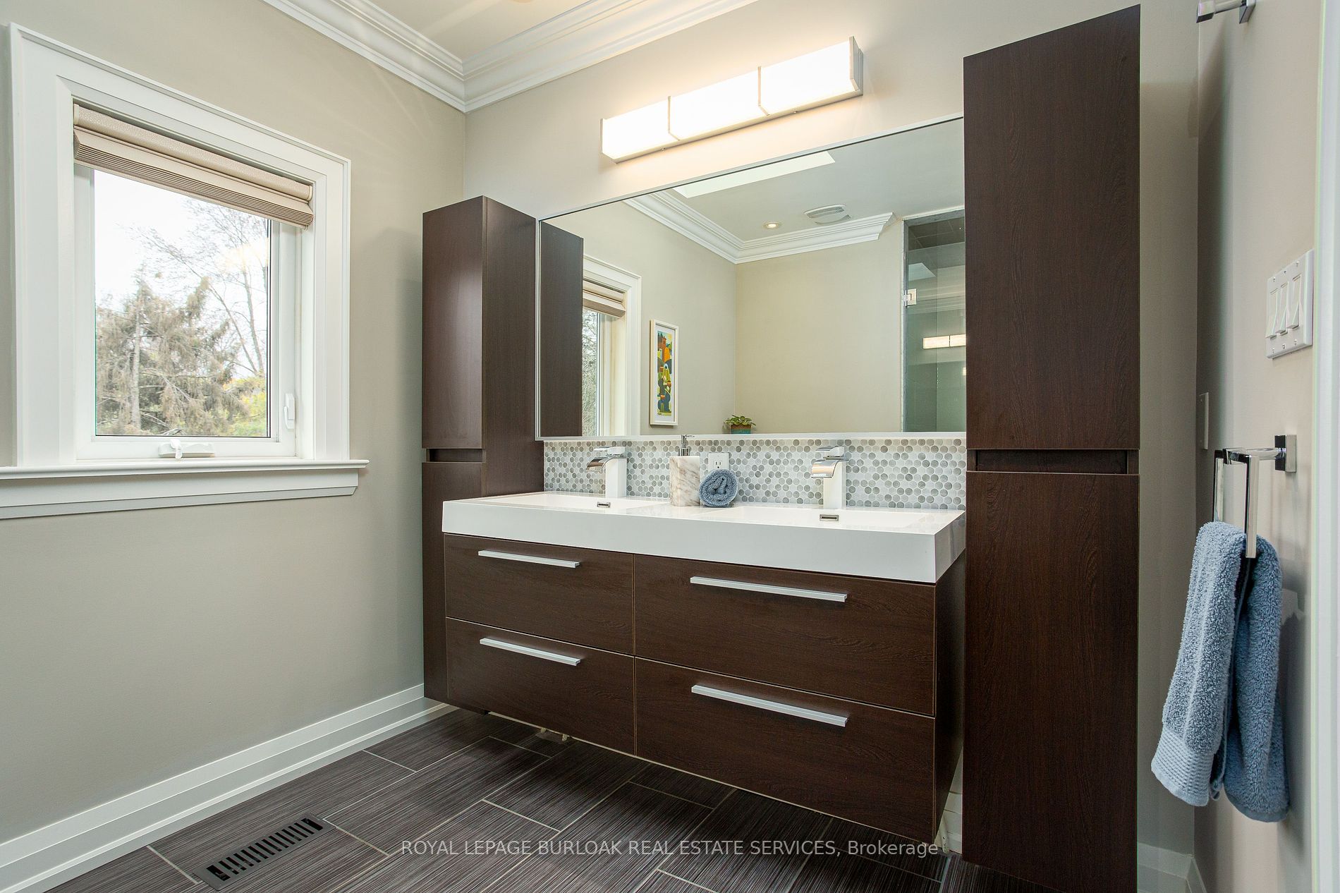 8 Thornhill Avenue