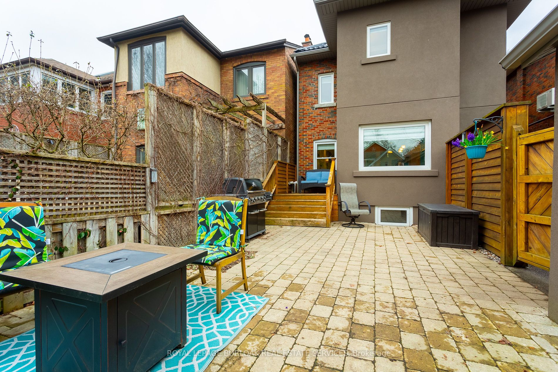 8 Thornhill Avenue