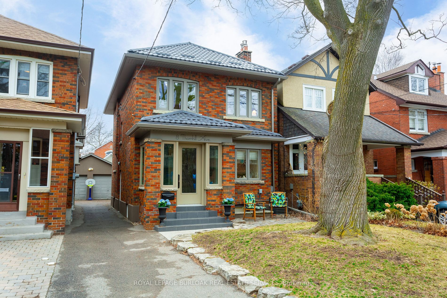 8 Thornhill Avenue