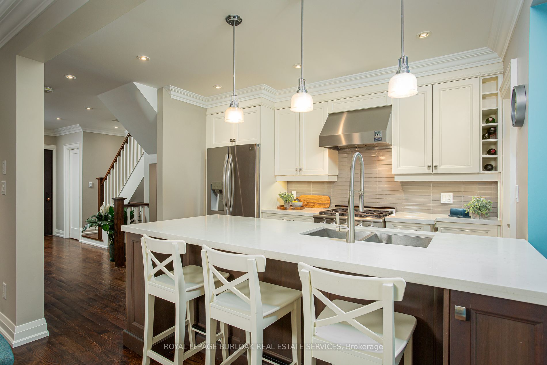 8 Thornhill Avenue