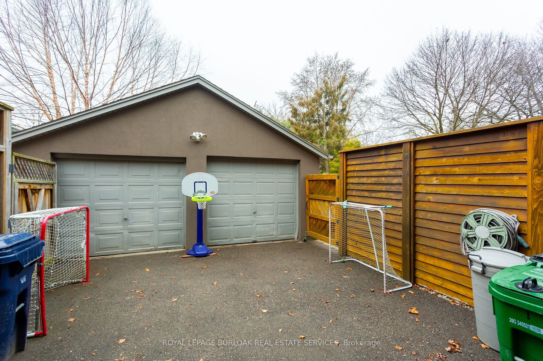 8 Thornhill Avenue