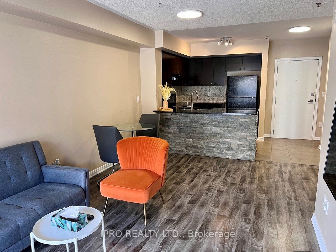 60 Baycliffe Cres, #101