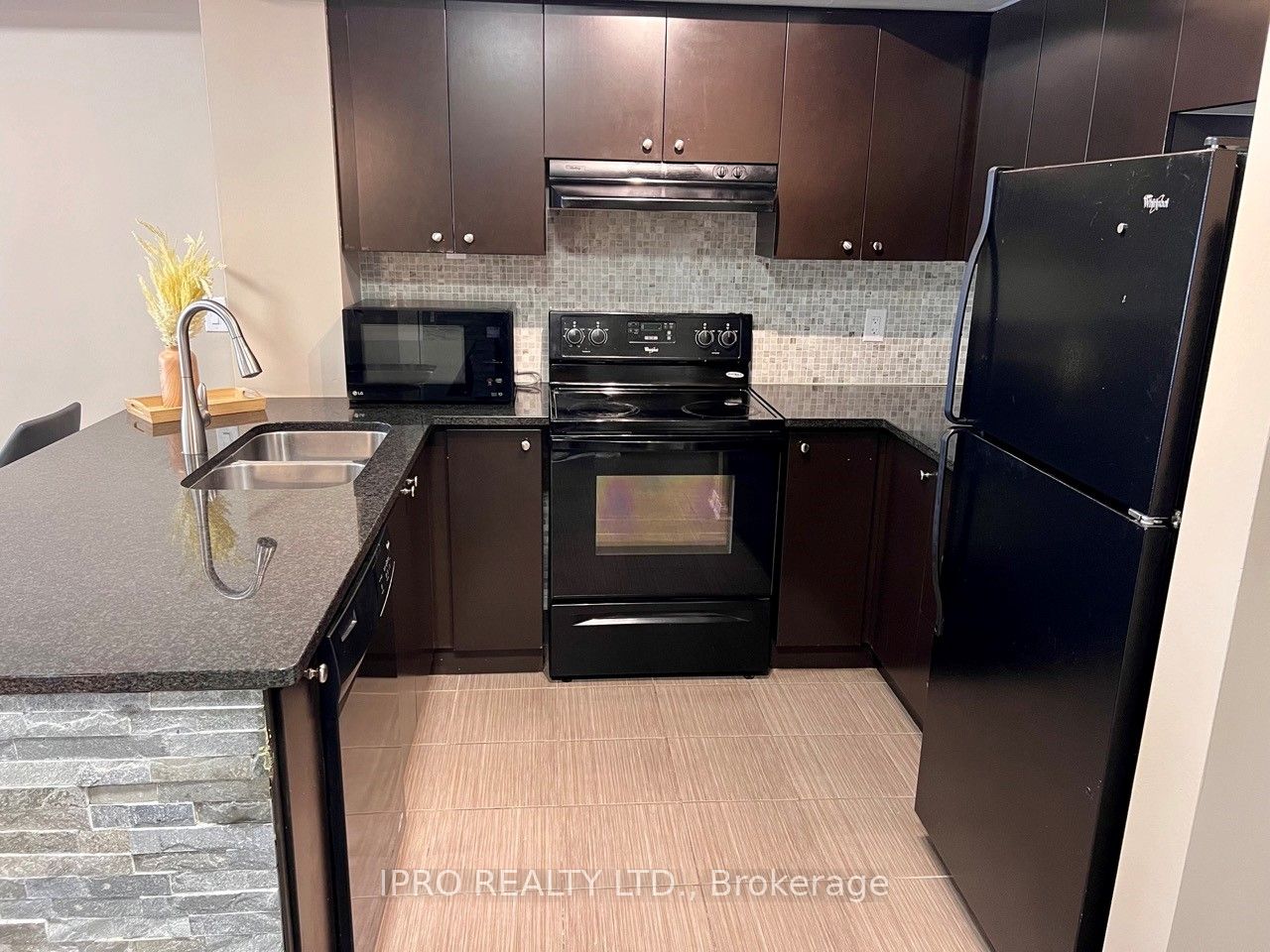 60 Baycliffe Cres, #101