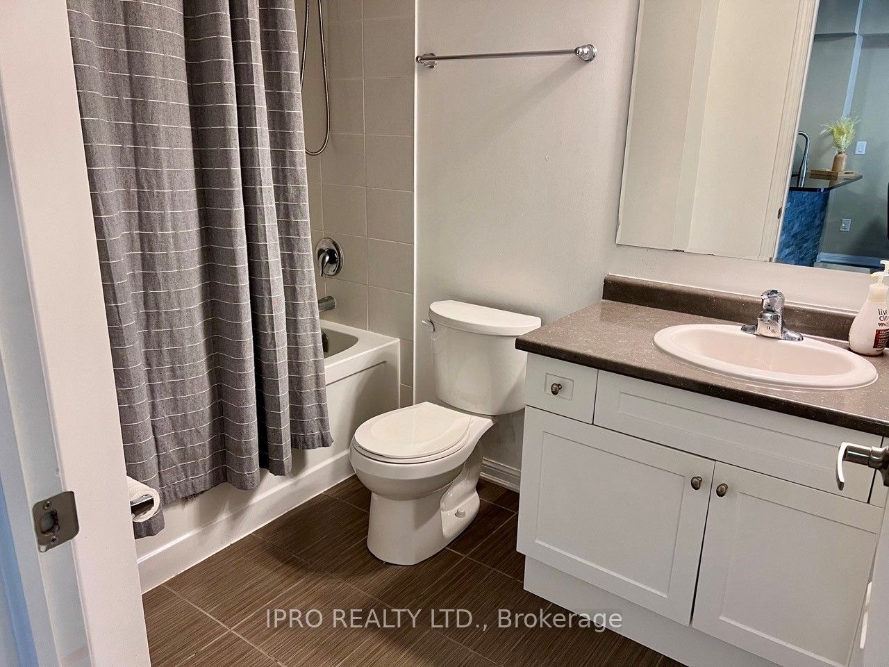 60 Baycliffe Cres, #101