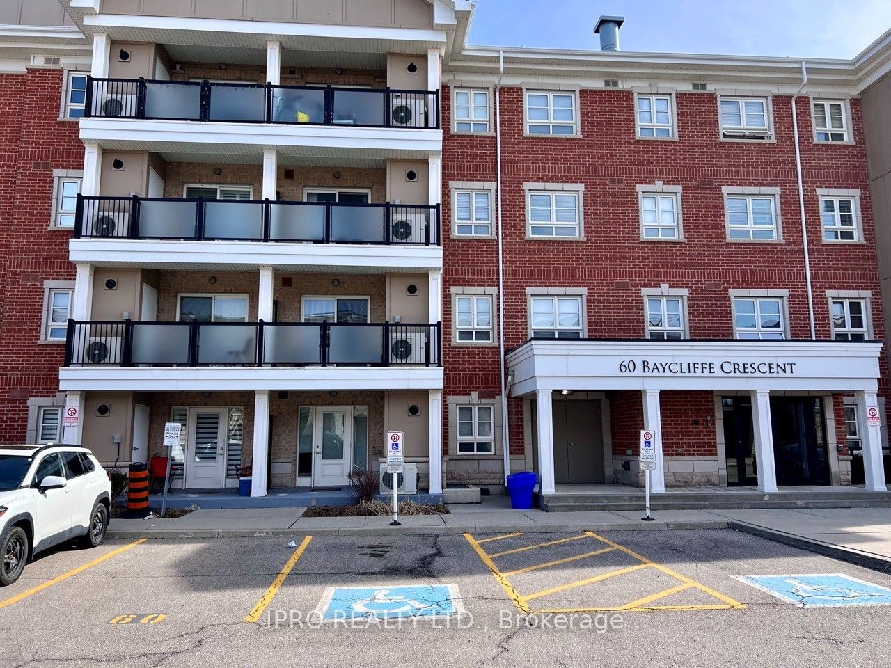 60 Baycliffe Cres, #101