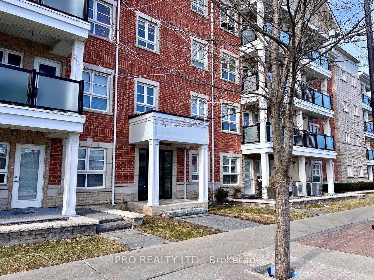 60 Baycliffe Cres, #101