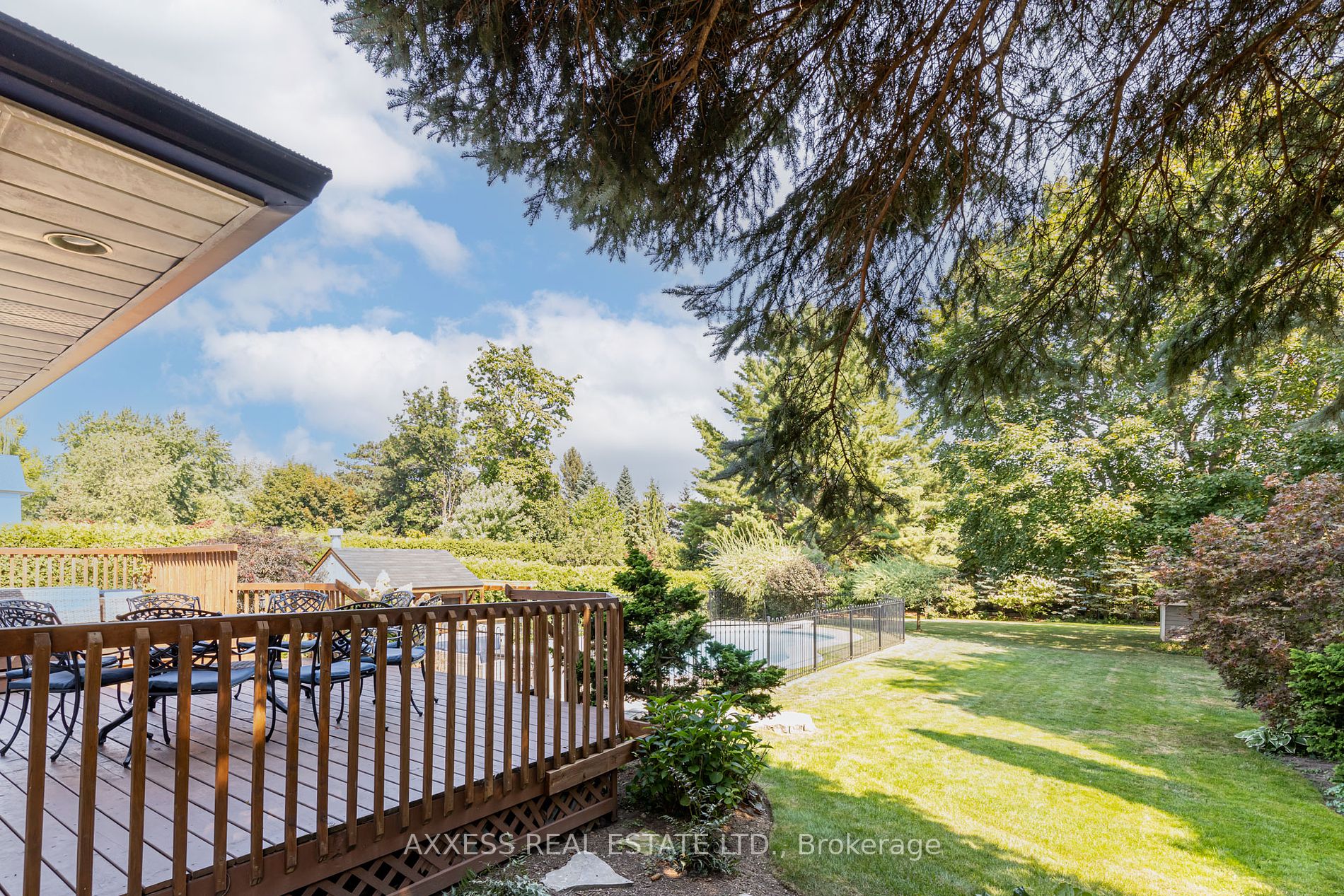 383 Maplehurst Avenue