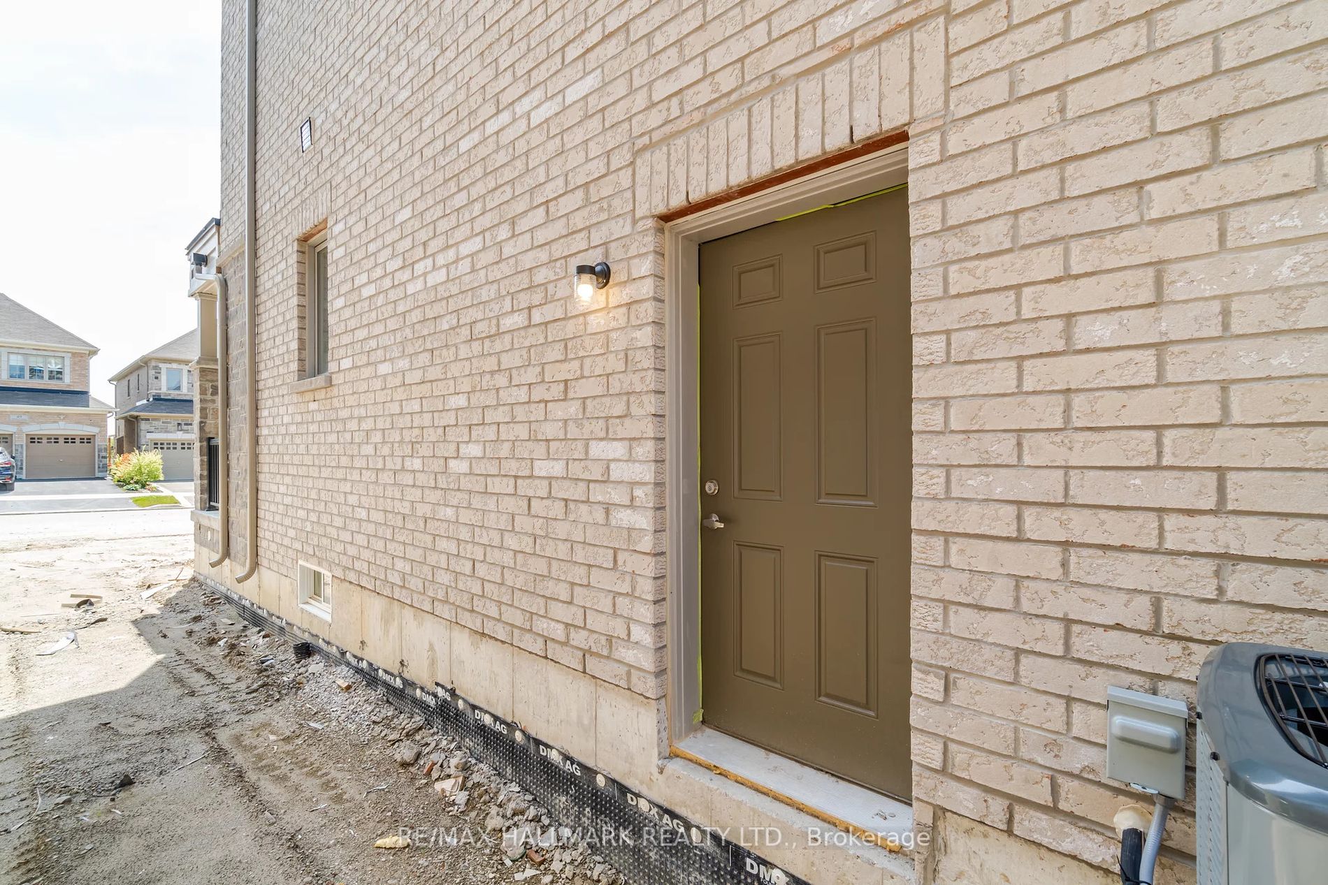 46 Dotchson Ave
