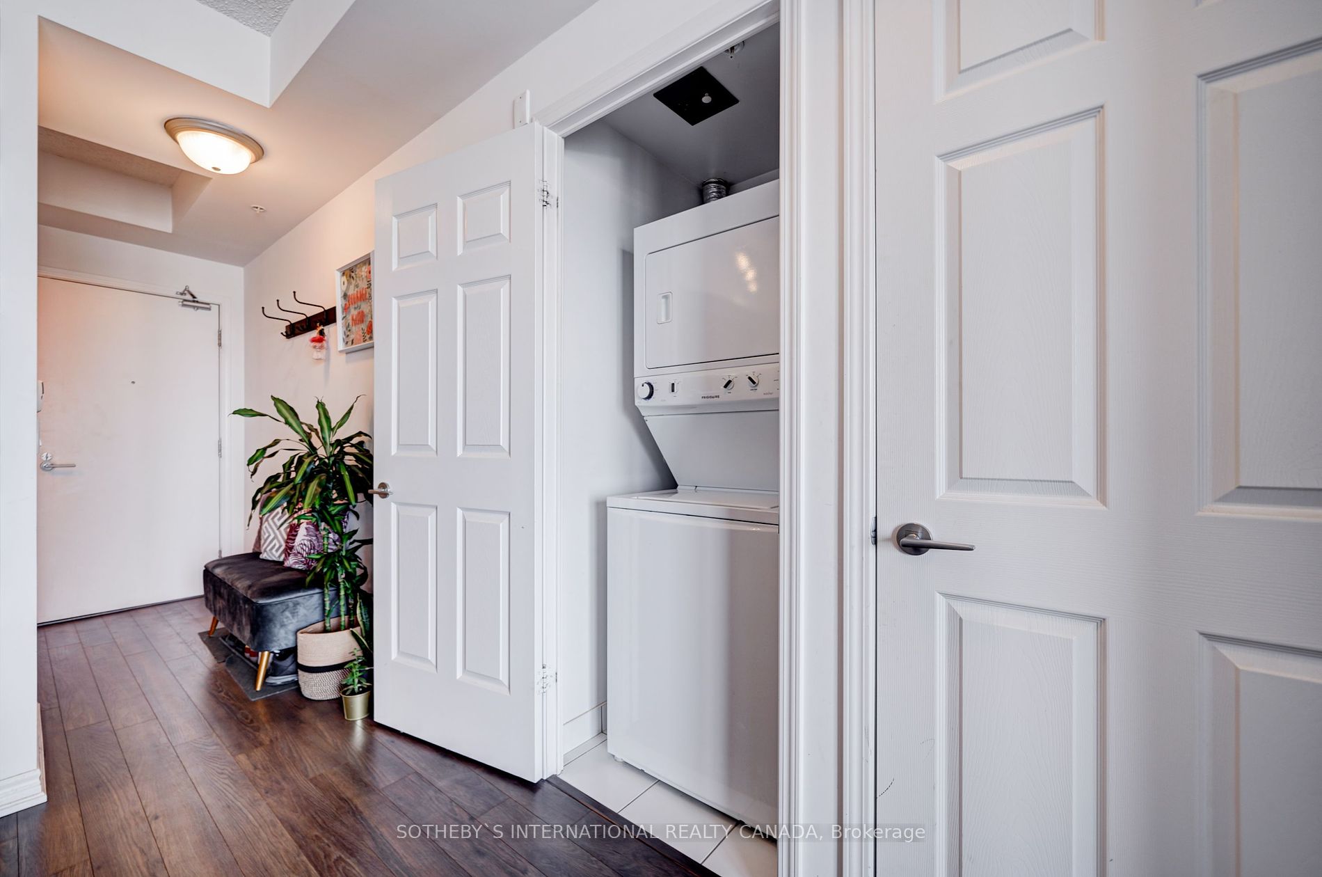 15 James Finlay Way #712